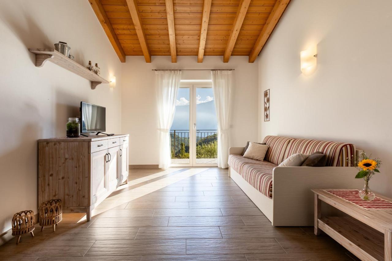 Mos Country House Tremosine Bagian luar foto