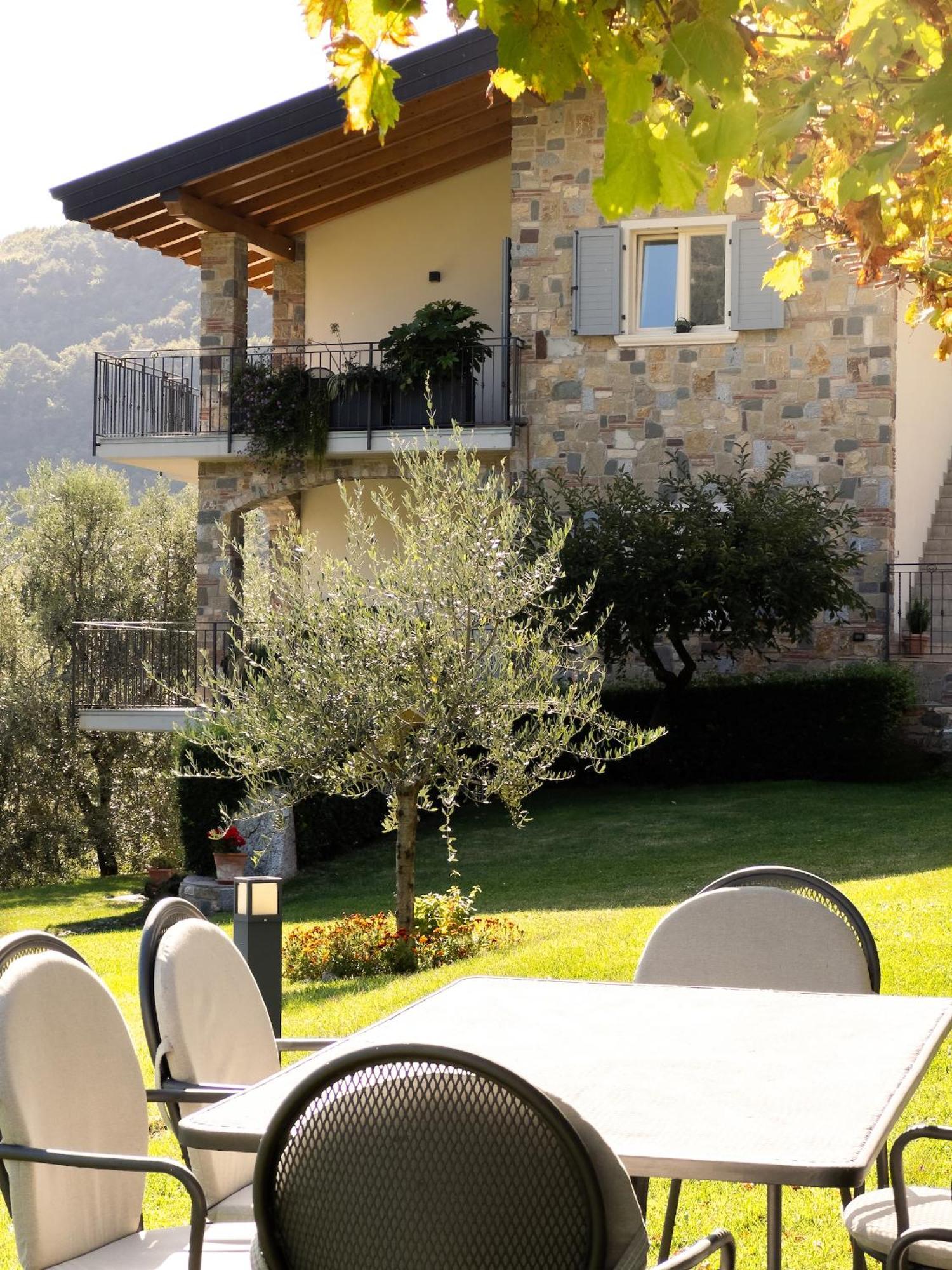 Mos Country House Tremosine Bagian luar foto