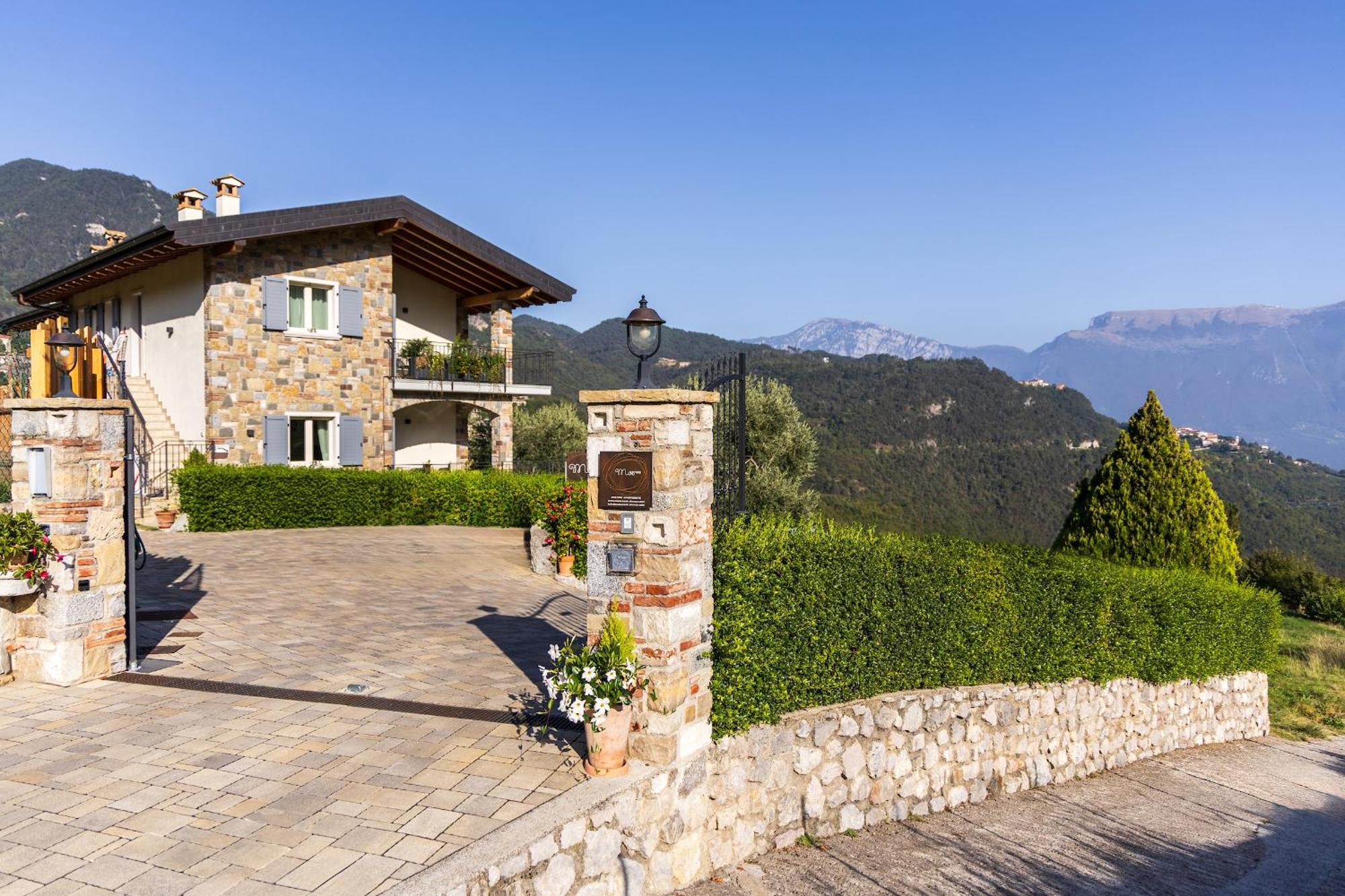 Mos Country House Tremosine Bagian luar foto