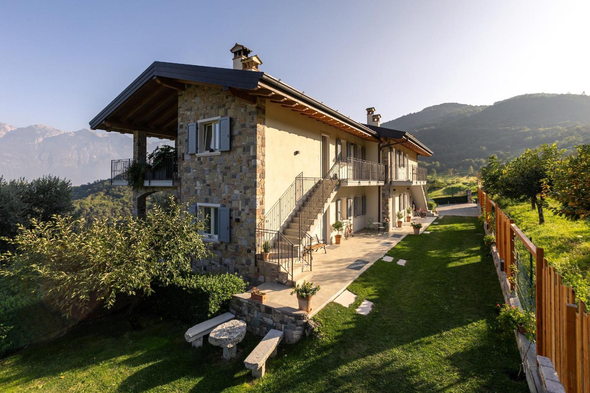 Mos Country House Tremosine Bagian luar foto