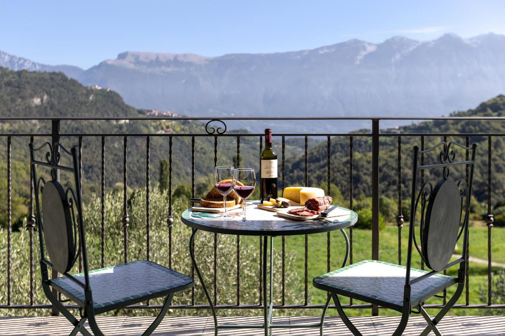 Mos Country House Tremosine Bagian luar foto