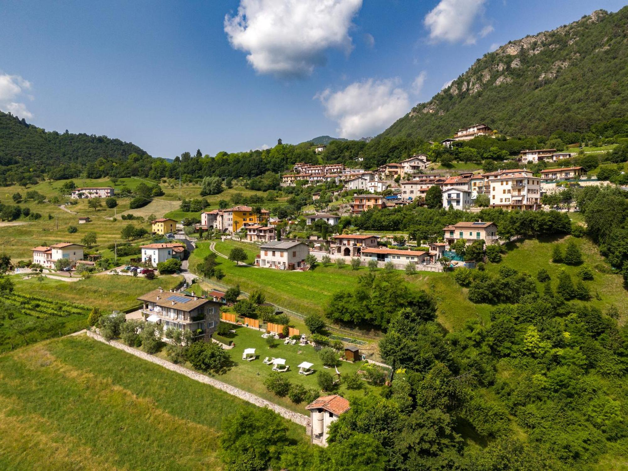 Mos Country House Tremosine Bagian luar foto